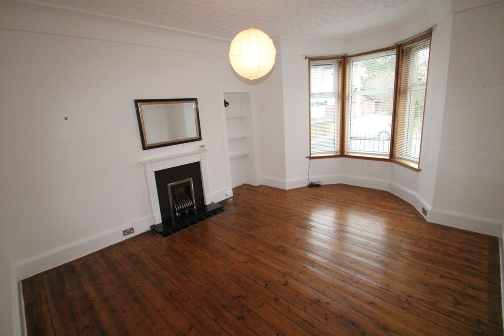 Property photo 3 of 14 Lounge