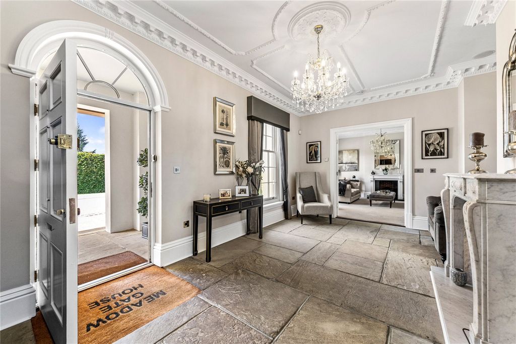 Property photo 2 of 28 Entrance Hall