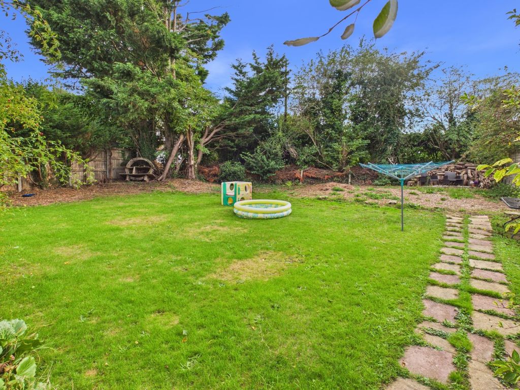 Property photo 2 of 16 Garden