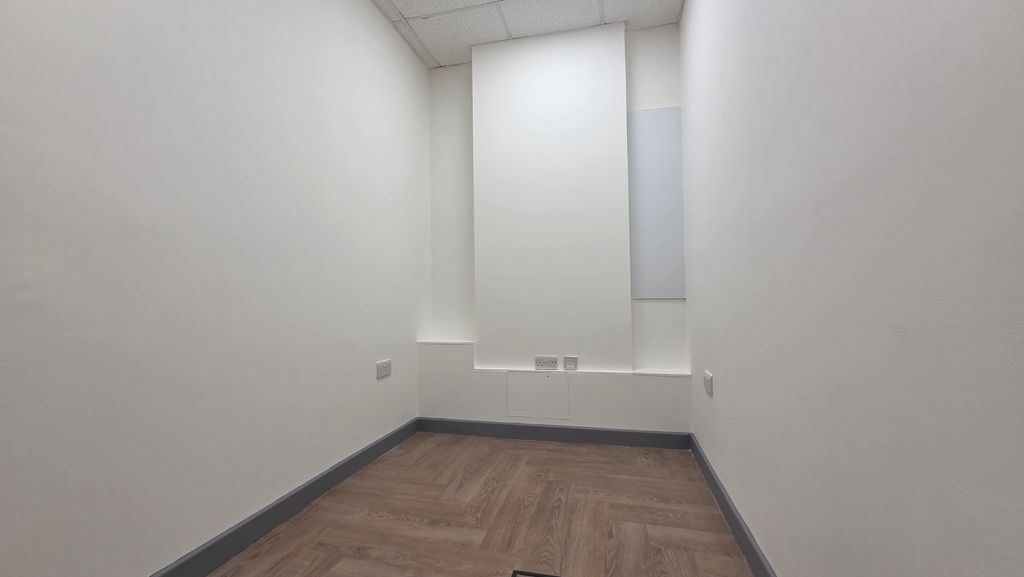 Property photo 1 of 2