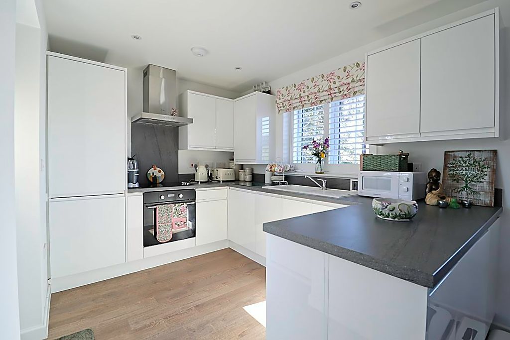 Property photo 2 of 16 Kitchen