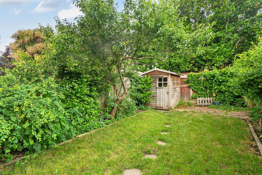 Property photo 2 of 11 Garden
