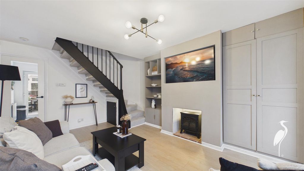 Property photo 3 of 21 Lounge