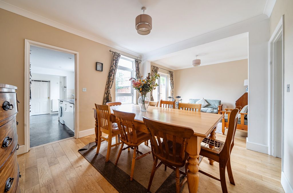 Property photo 3 of 16 Dining / Lounge