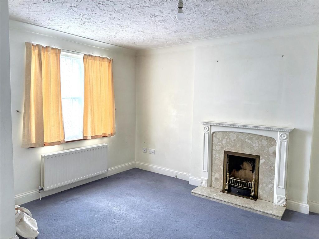 Property photo 2 of 8 20260919165958_20260919-Interior-1-B30Lvsyg6Gqer5d