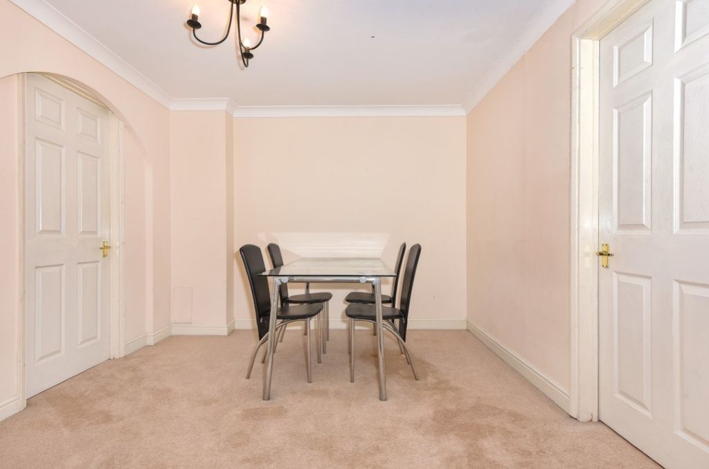 Property photo 2 of 5 Dining