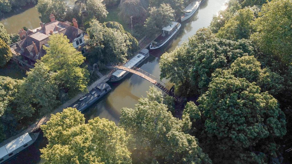 Property photo 1 of 17 Bridge View
