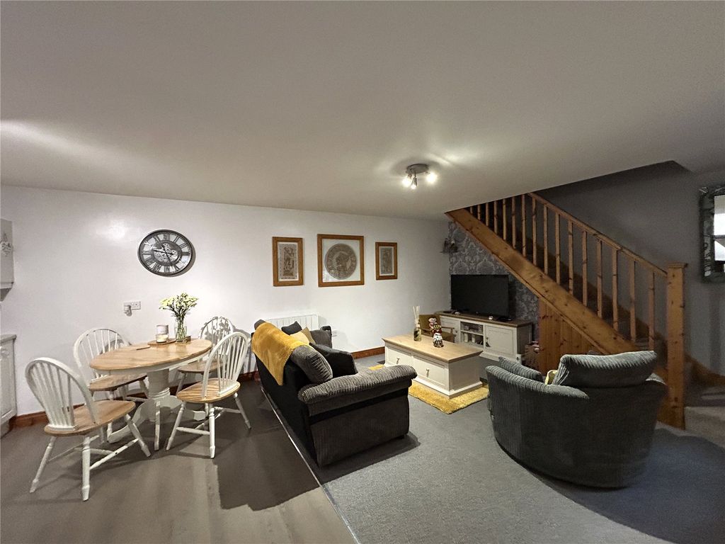 Property photo 2 of 8 Picture No. 04