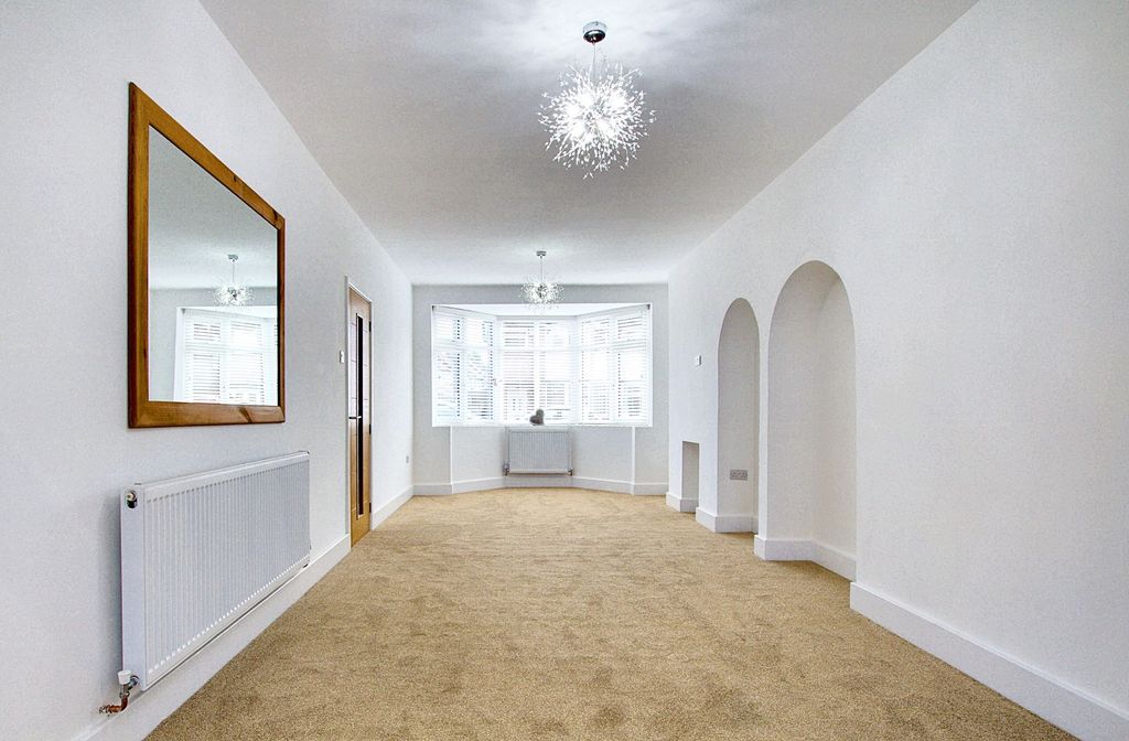 Property photo 2 of 32