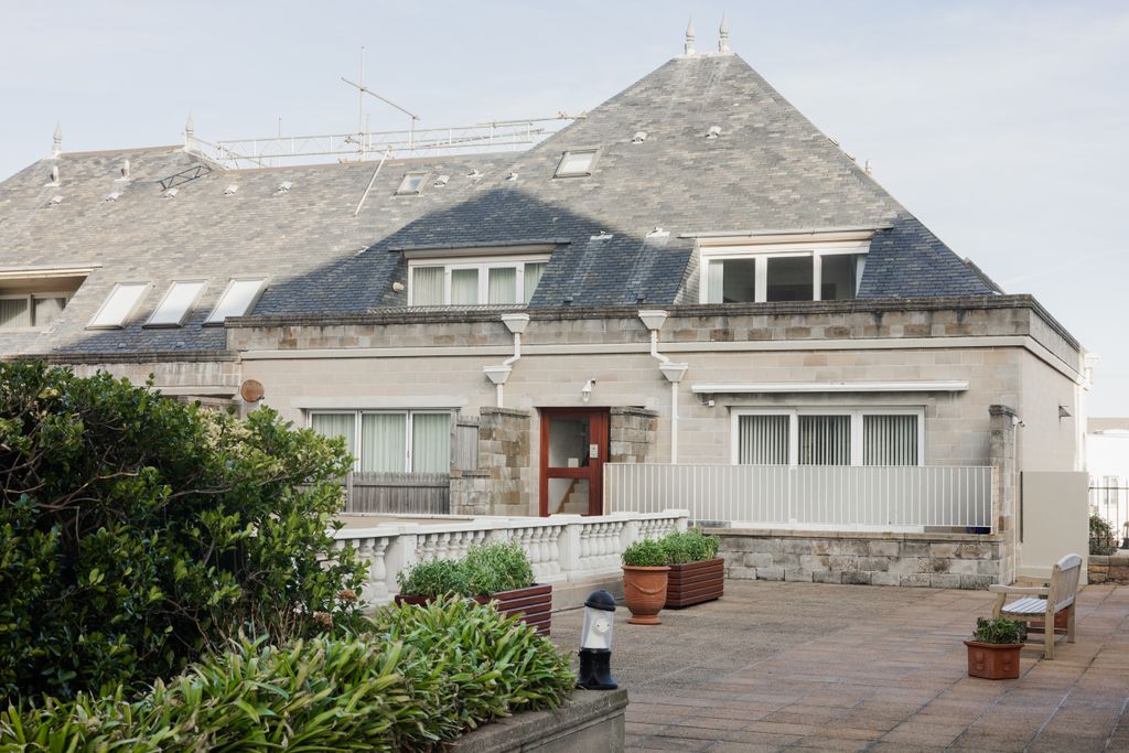 Property photo 3 of 20