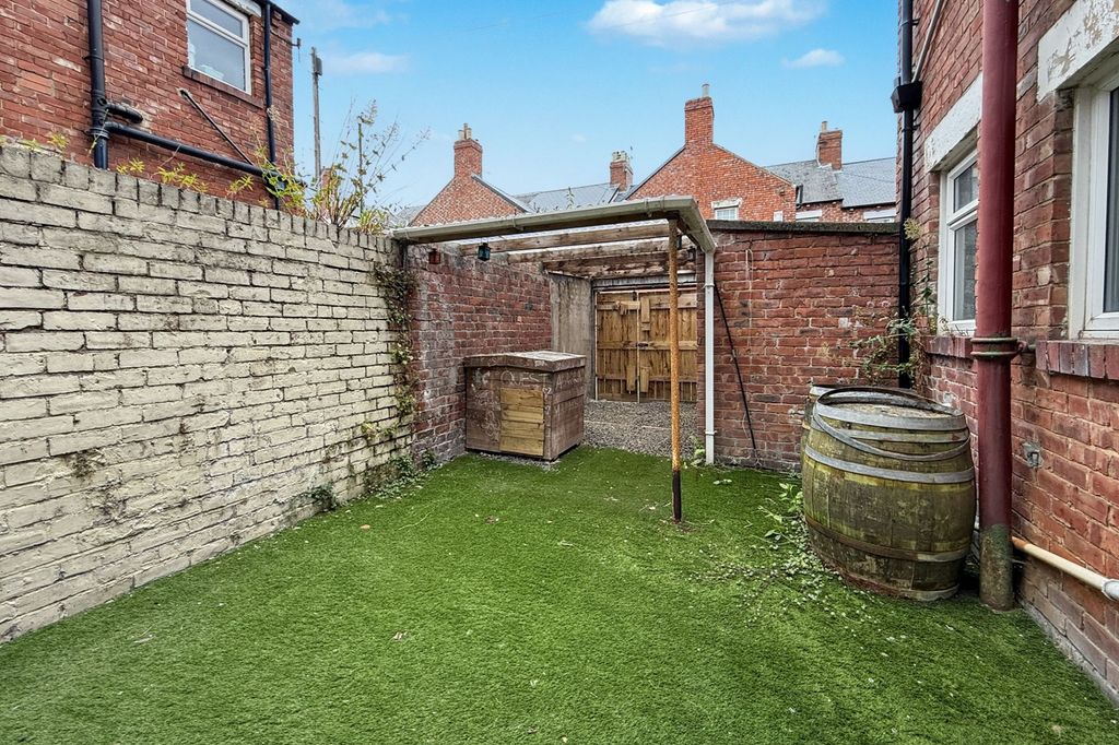 Property photo 1 of 19 Ground Floor Flat, 39 Warwick Road, South Shields Ne34 0Sq