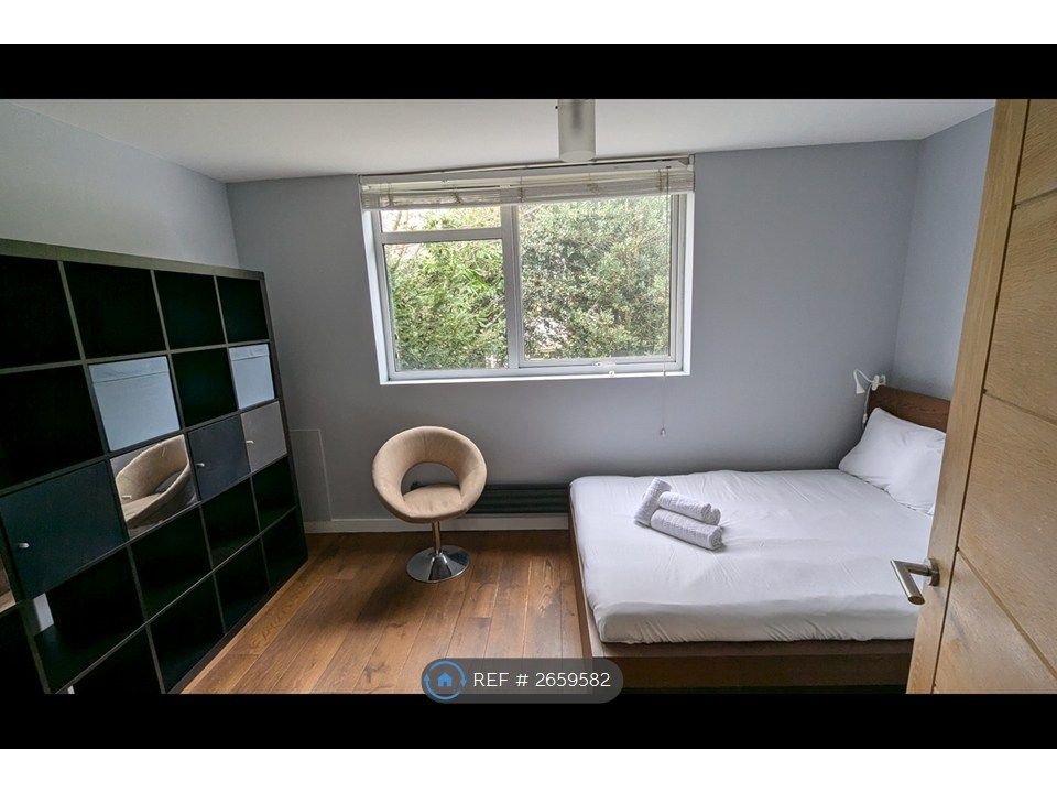 Property photo 1 of 9 Double Room Garden Facing