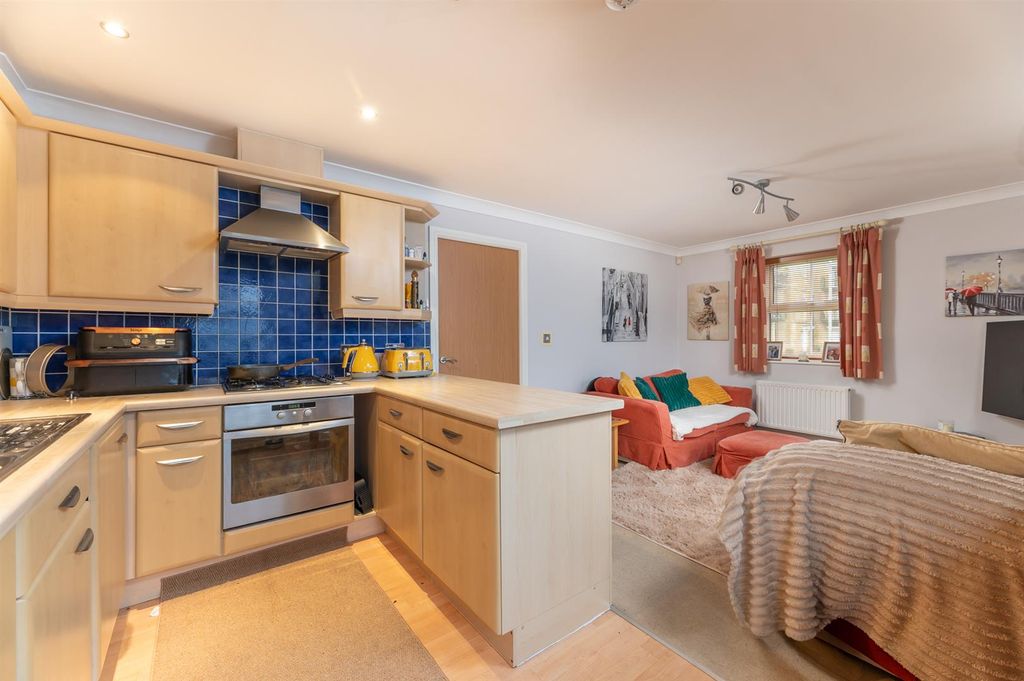 Property photo 3 of 19 Living Accommodation