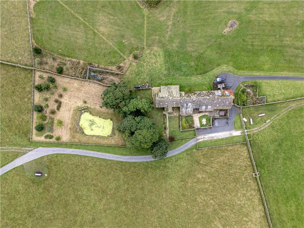 Property photo 2 of 32 Picture No. 05