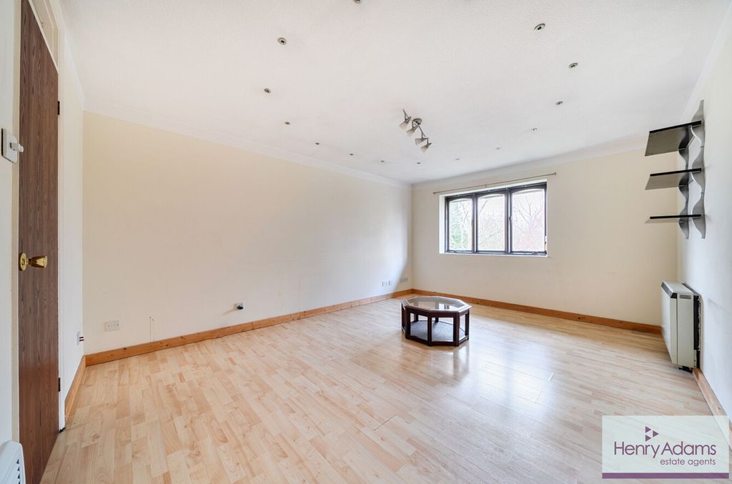 Additional image 7 of 2 bed flat for saleLongmead, Liss GU33