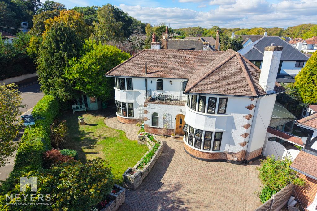 Property photo 2 of 39