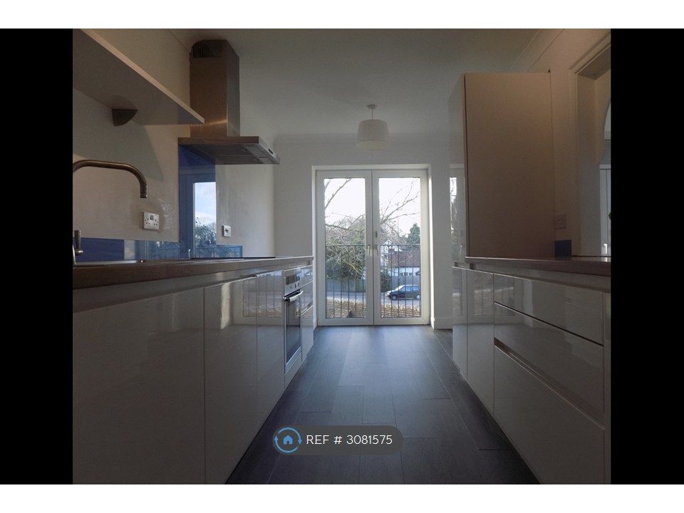 Property photo 2 of 6 Kitchen