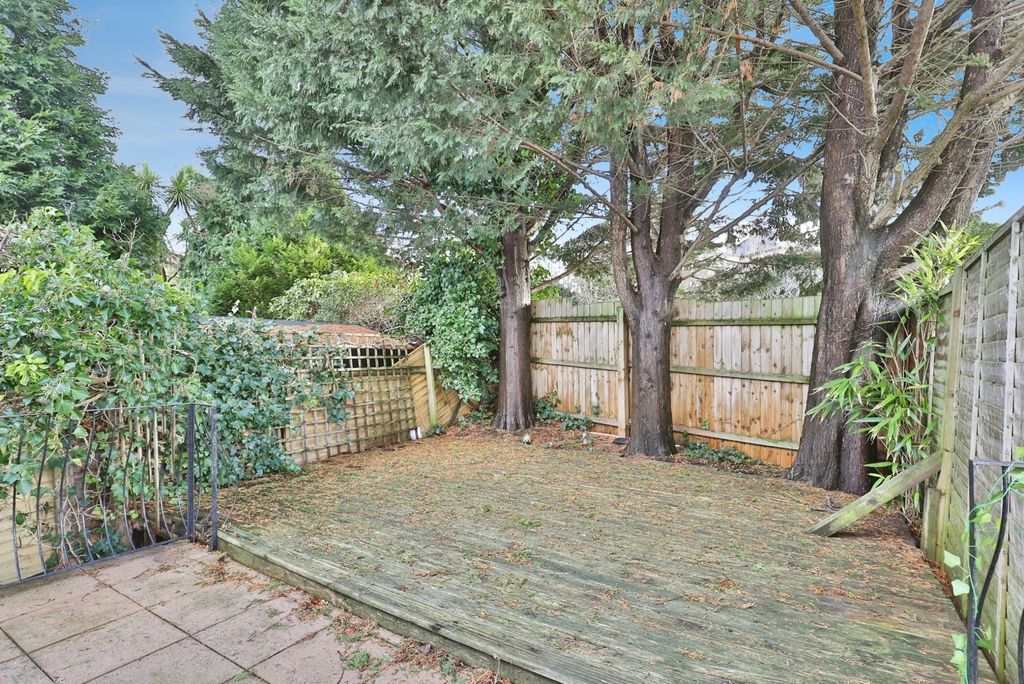 Property photo 2 of 16 Garden