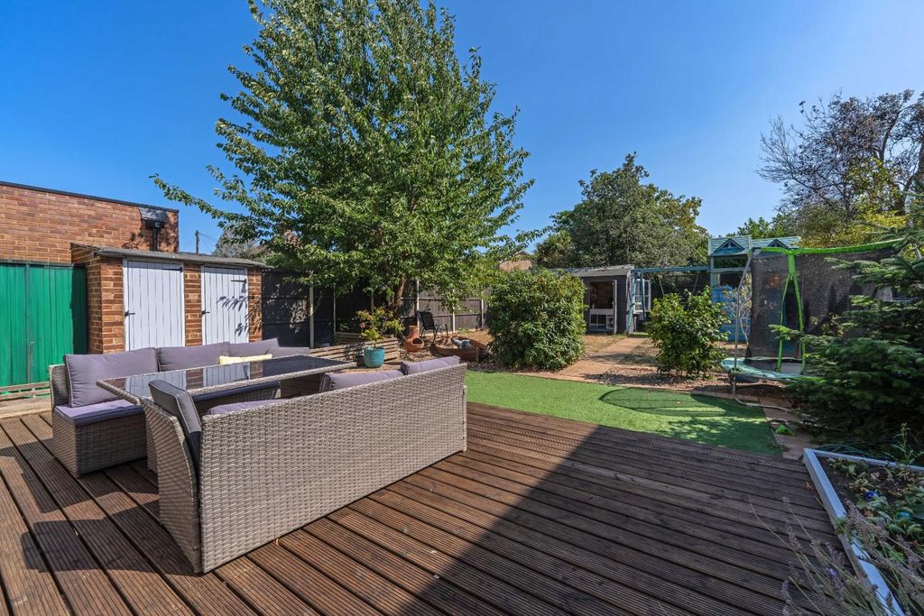 Property photo 2 of 26 36, Fontmell Park, Ashford Tw15 2Nw-50.Jpg
