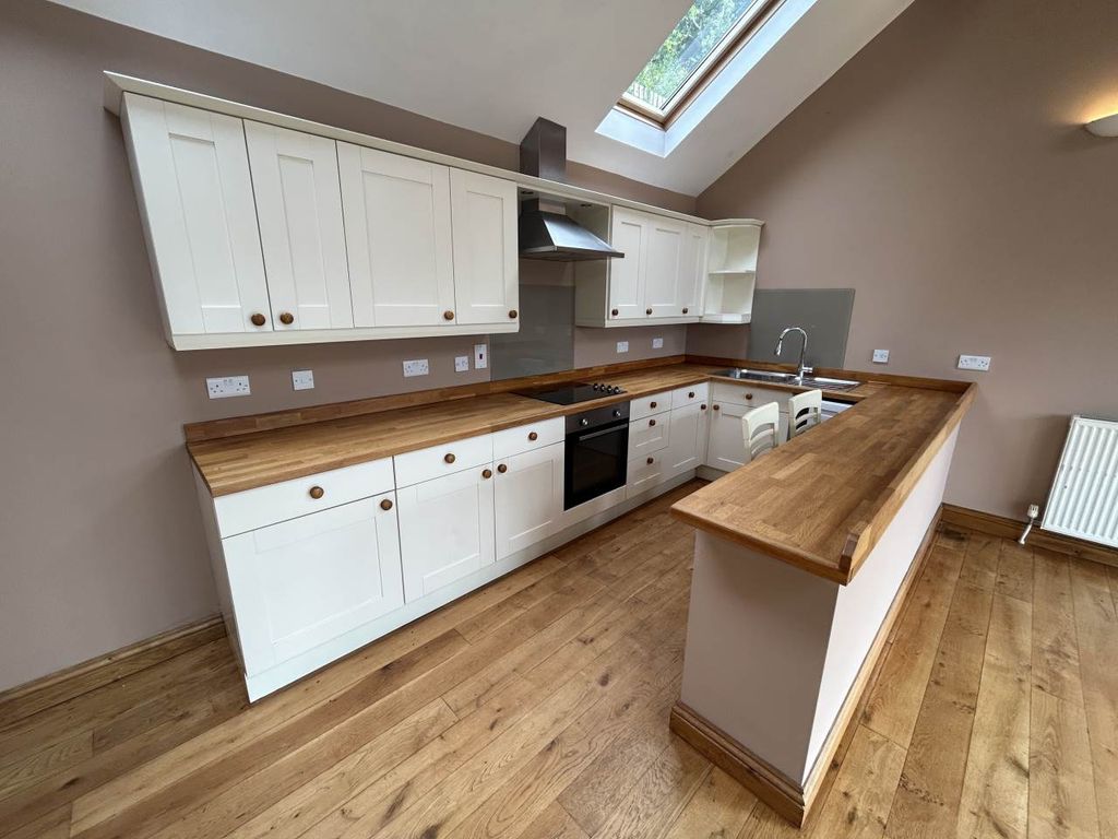 Property photo 2 of 9 Kitchen
