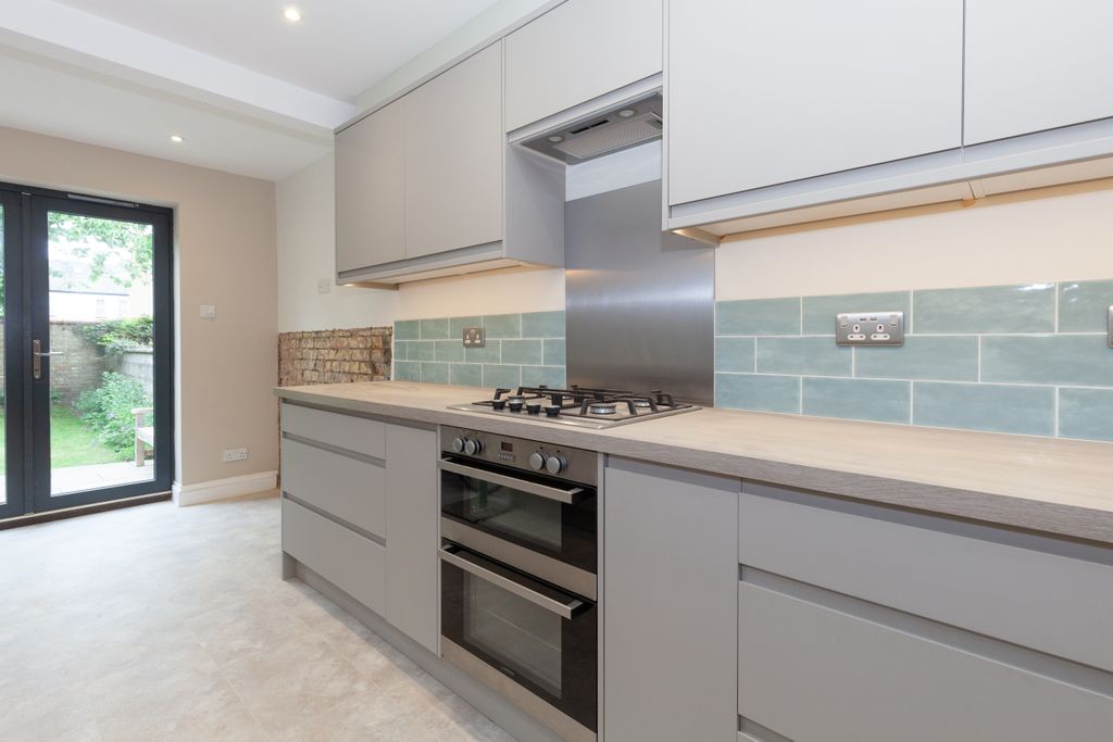 Property photo 2 of 10 Photo 02