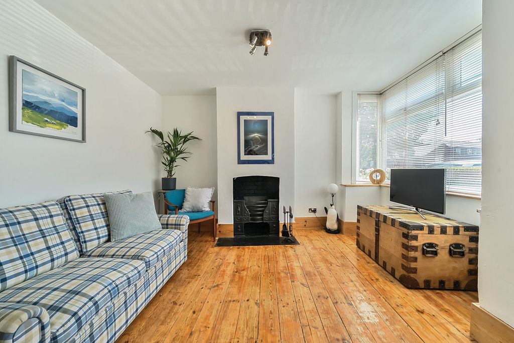 Property photo 2 of 20 18-6823704d33E20-...