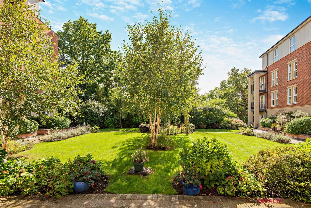 Property photo 3 of 14 Garden 1 Augustus House.Jpg