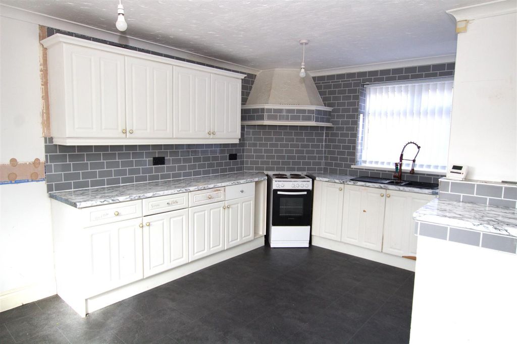 Property photo 2 of 12 Kitchen.Jpg