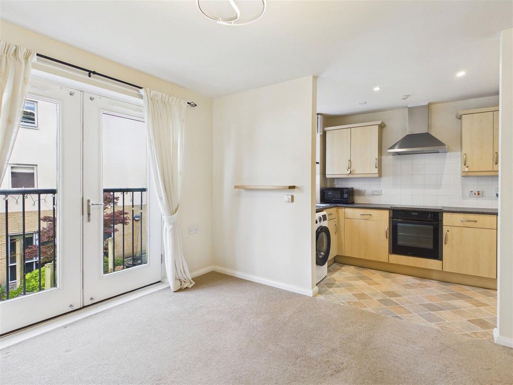 Property photo 3 of 18 Cam05476G0-Pr0351-Still002.Jpg