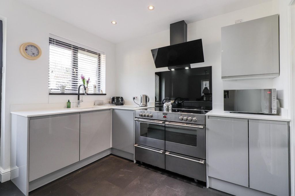 Property photo 2 of 17 Img_9955.Jpg