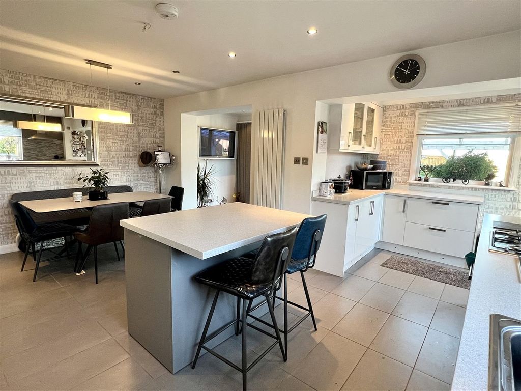 Property photo 3 of 17 Image00006.Jpeg