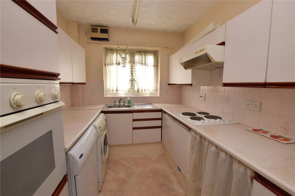 Property photo 2 of 9 Kitchen