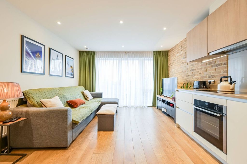 Property photo 2 of 23