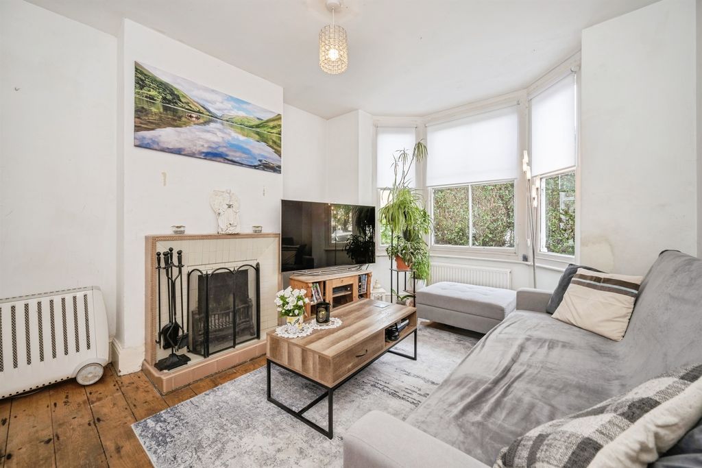 Property photo 2 of 12