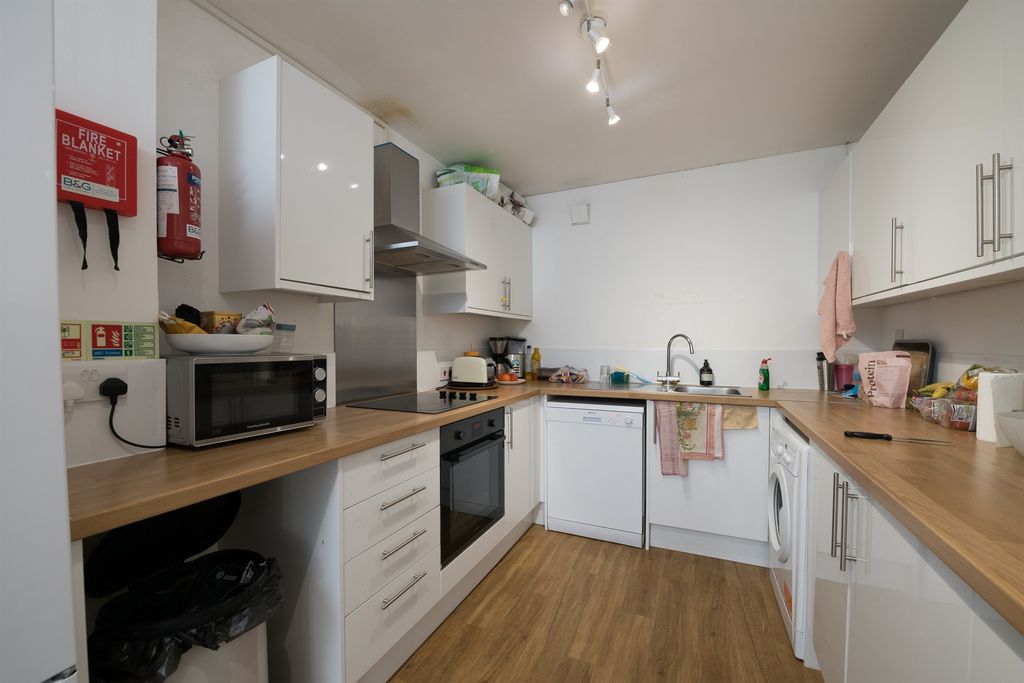 Property photo 3 of 27