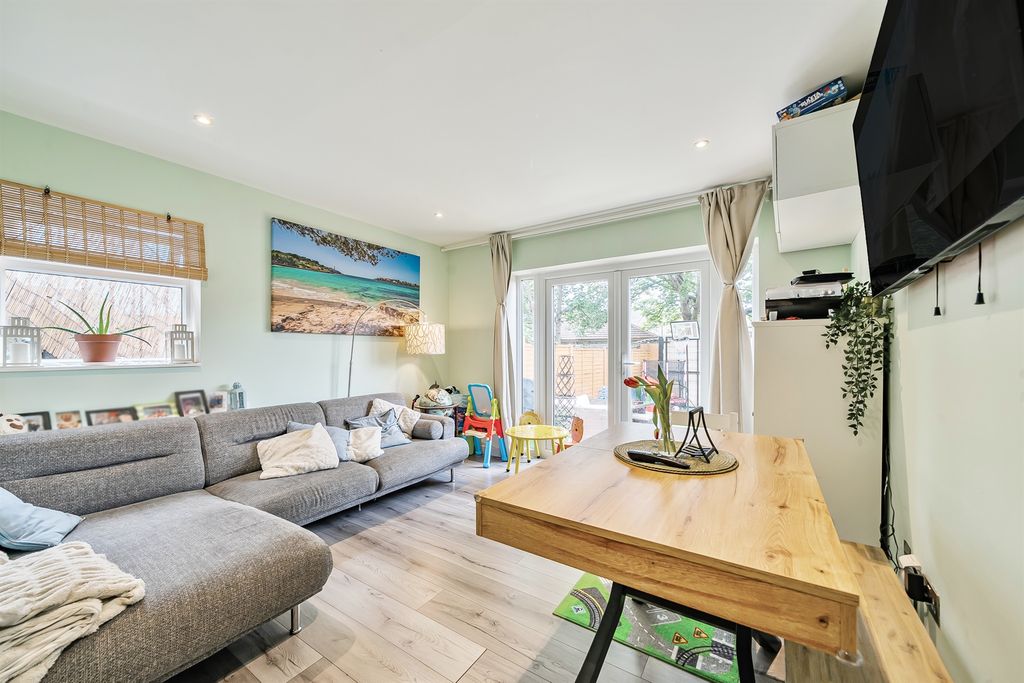 Property photo 1 of 11