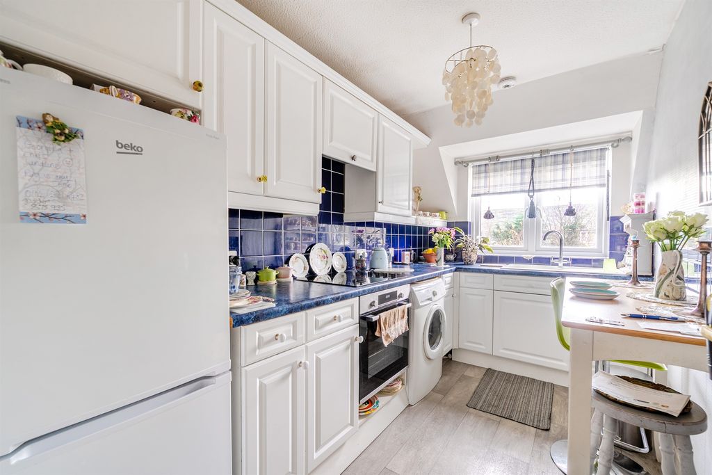 Property photo 3 of 12