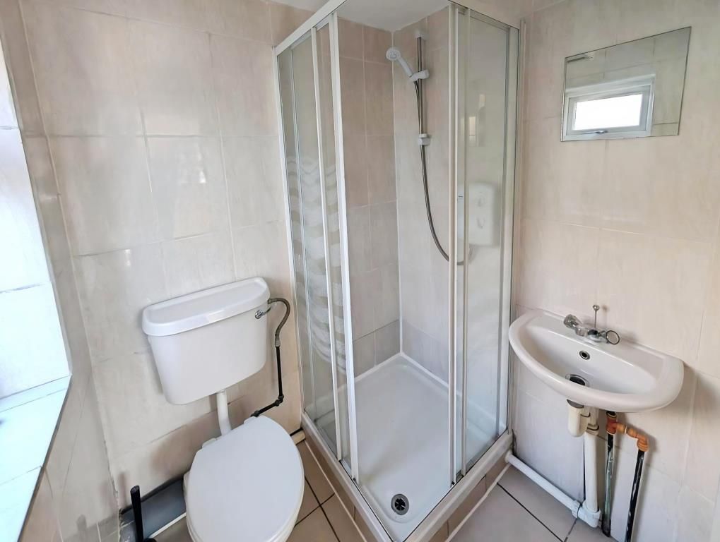 Property photo 3 of 11 Bathroom