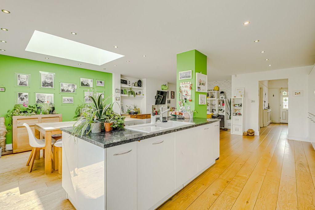 Property photo 3 of 30