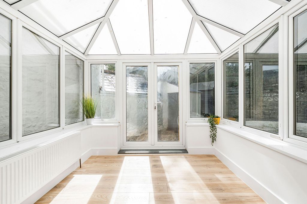 Property photo 3 of 25