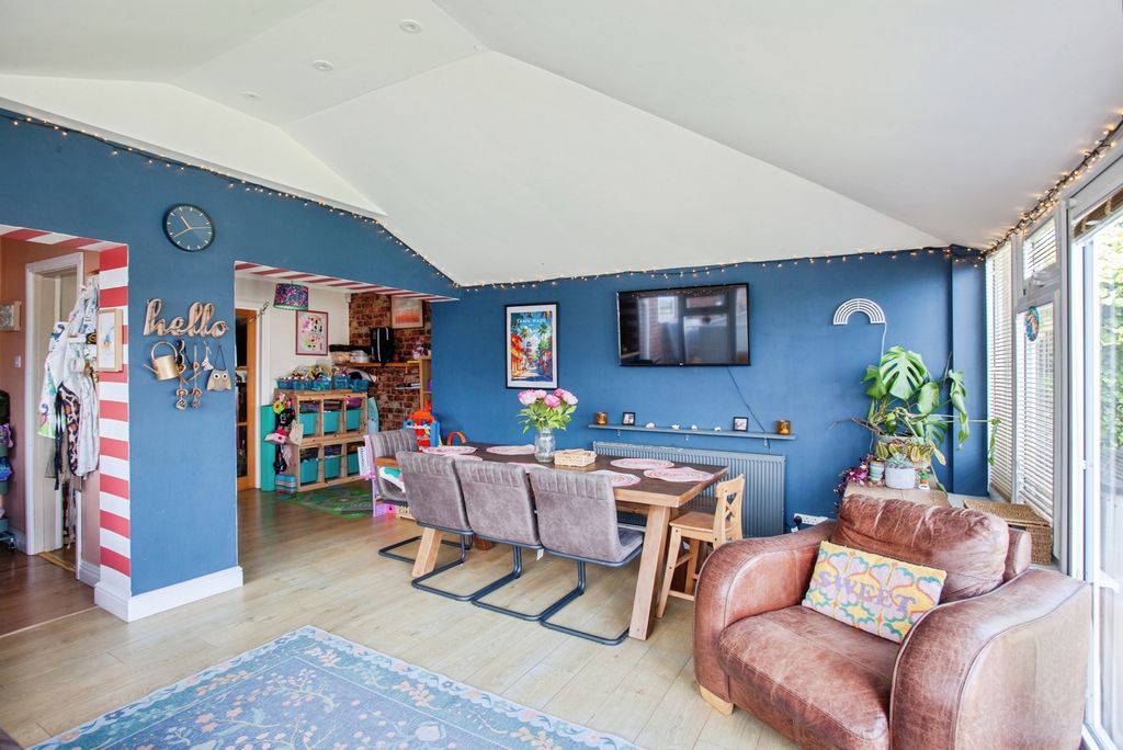 Property photo 2 of 20 Pbox-Img.Jpg