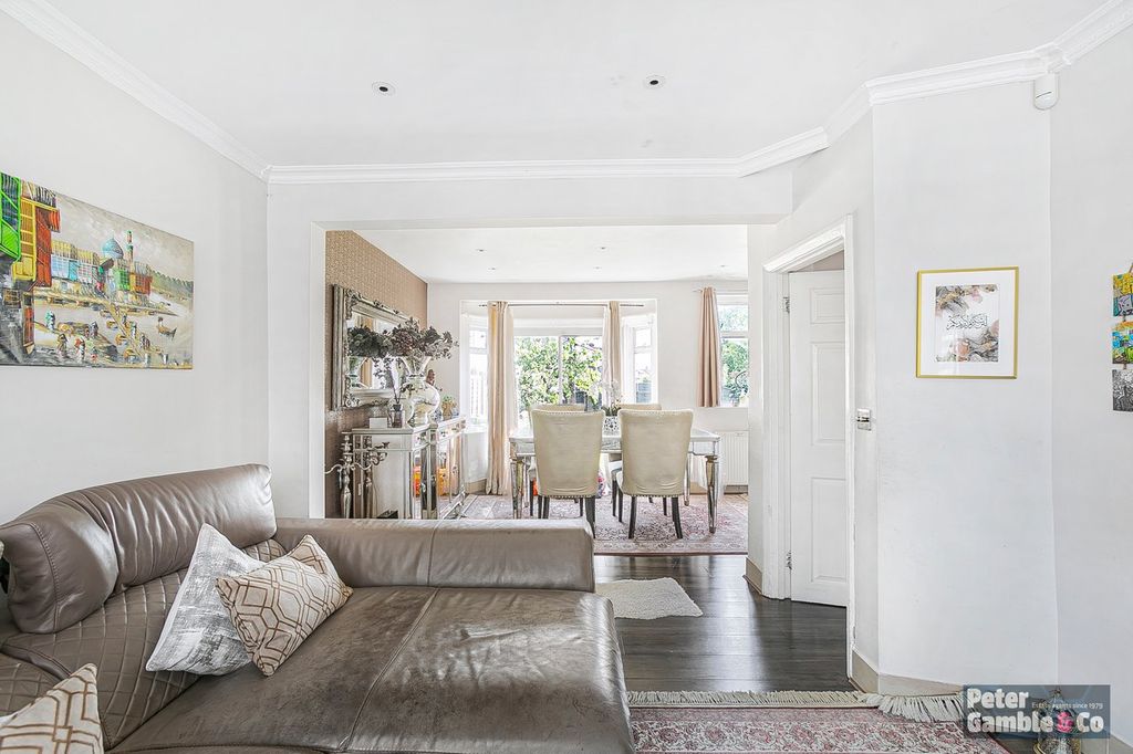 Property photo 2 of 22