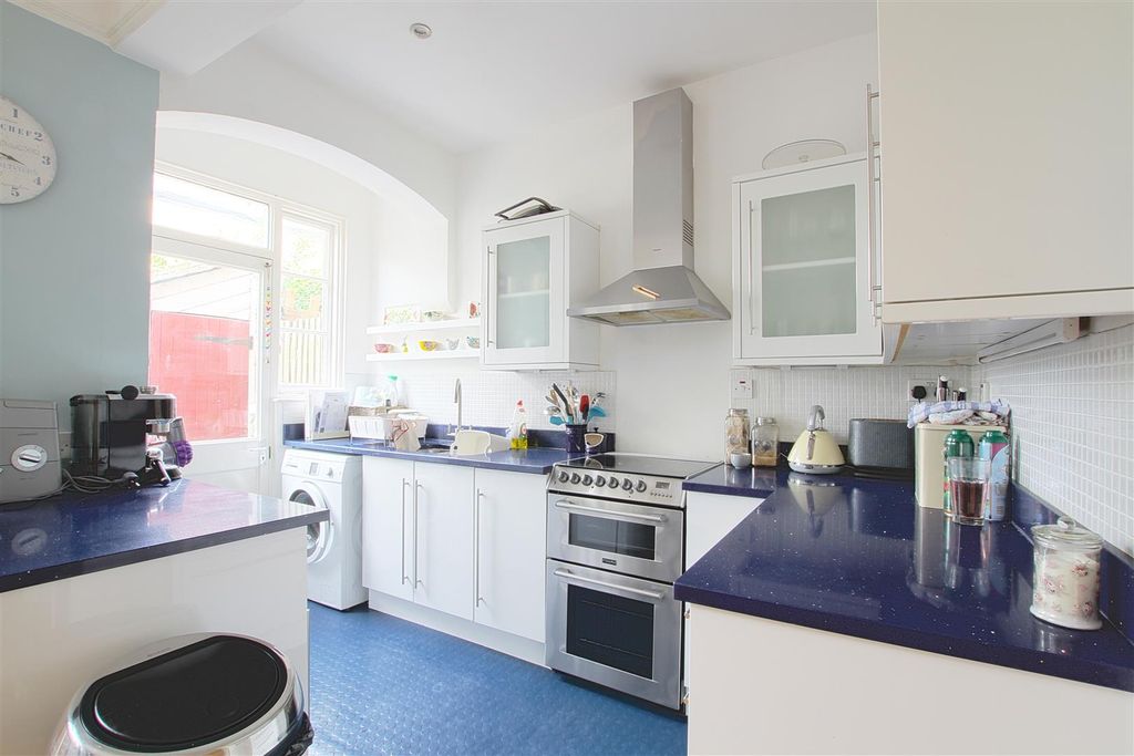 Property photo 2 of 11