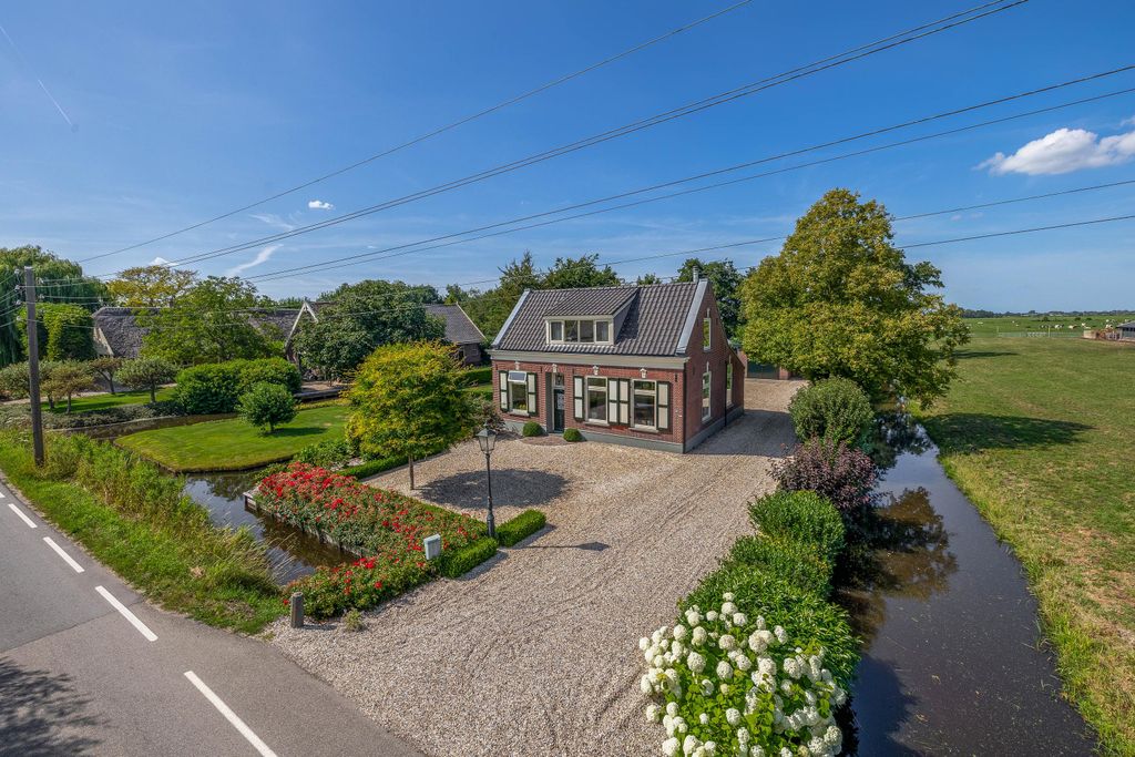 Property photo 2 of 79