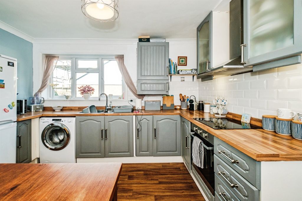 Property photo 3 of 18