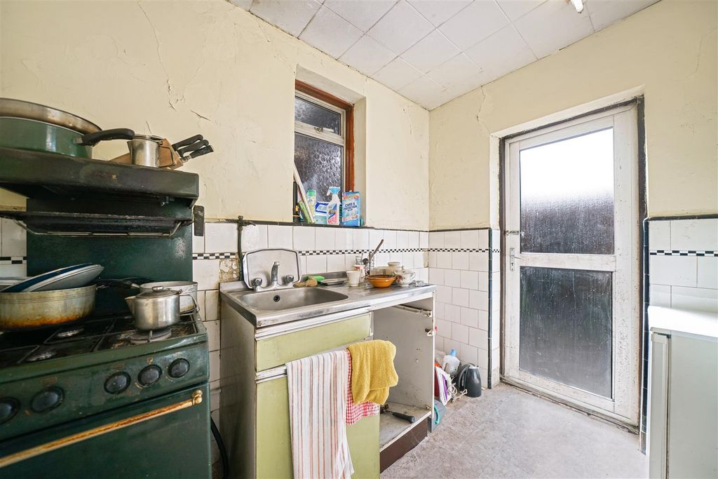 Property photo 3 of 9 176 Braemar Avenue - Hds2x0Zynzfmclnenrh9.Jpg