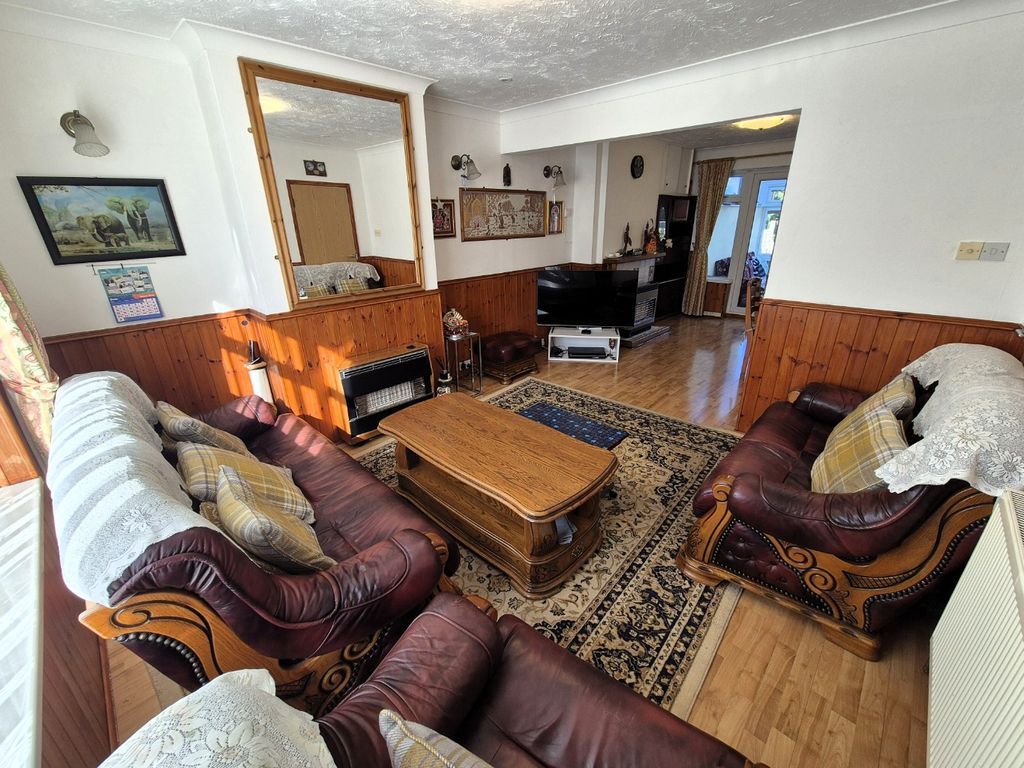 Property photo 2 of 12 4001683
