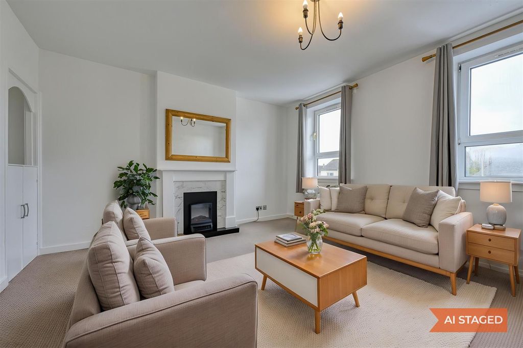 Property photo 3 of 11 Lounge