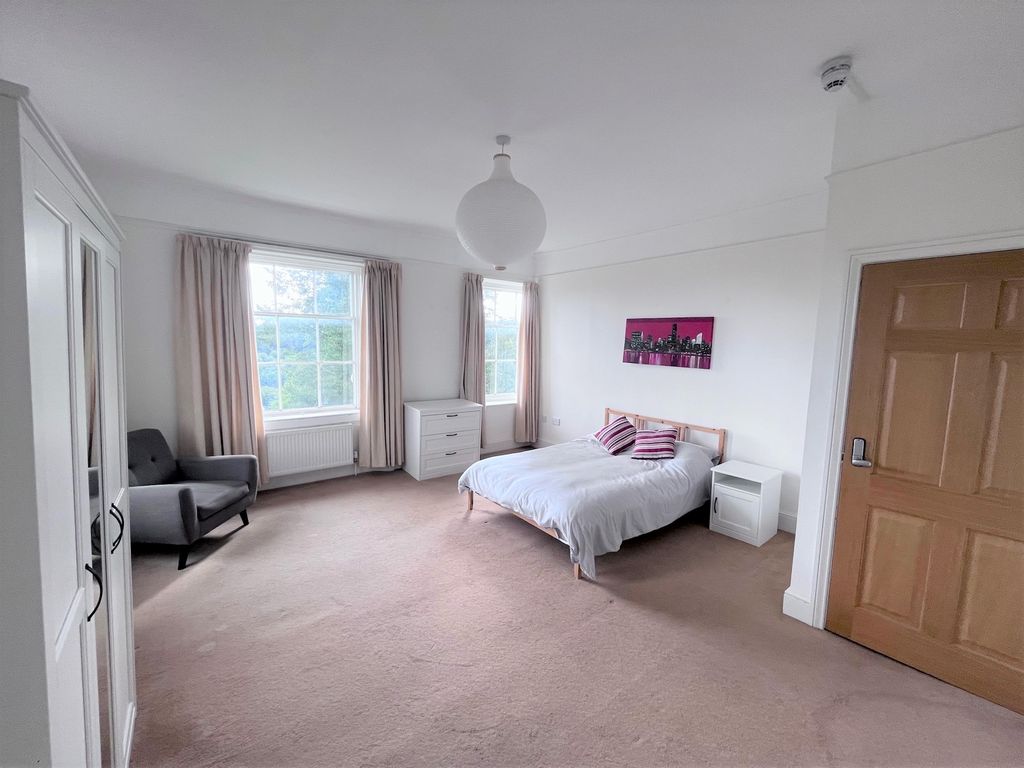 Property photo 3 of 6
