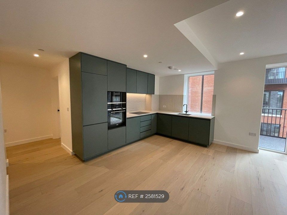 Property photo 3 of 12 Kitchen